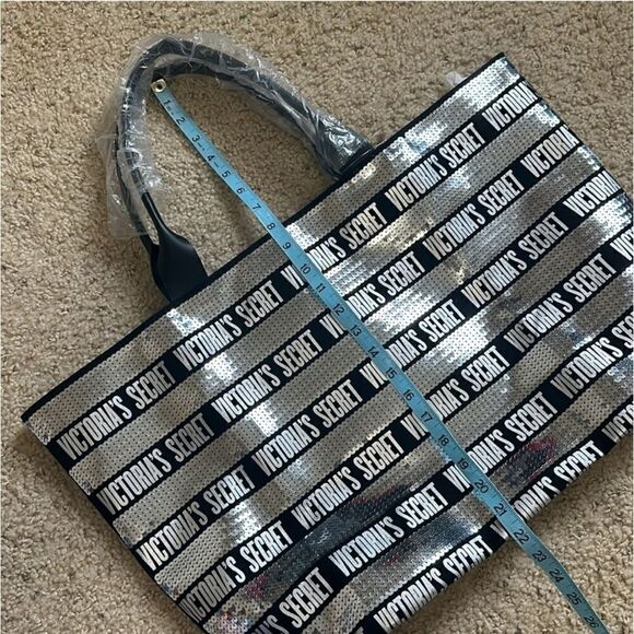 New Victoria’s Secret Sequin Zipper Zip Top Large Travel Tote - Picture 8 of 8